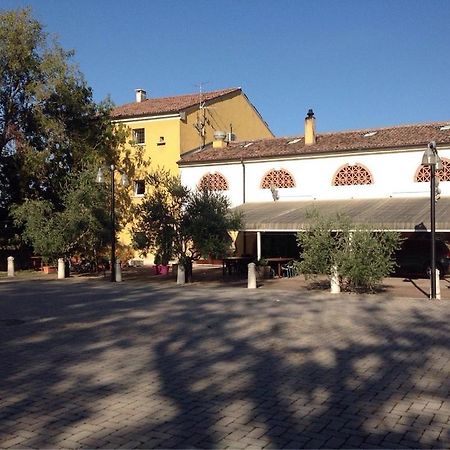 Agriturismo La Rasdora ポルト・マントヴァーノ エクステリア 写真