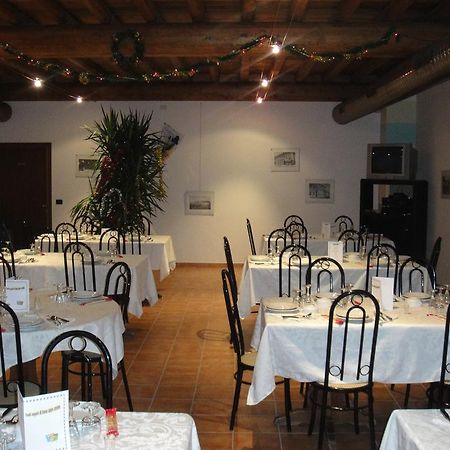 Agriturismo La Rasdora ポルト・マントヴァーノ エクステリア 写真