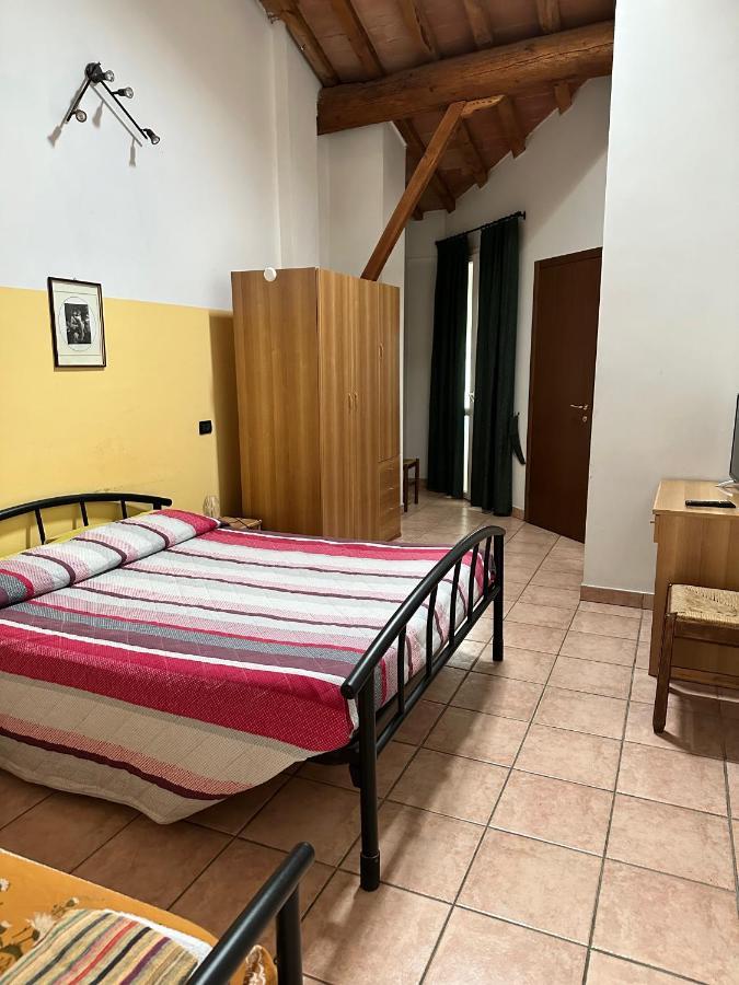 Agriturismo La Rasdora ポルト・マントヴァーノ エクステリア 写真