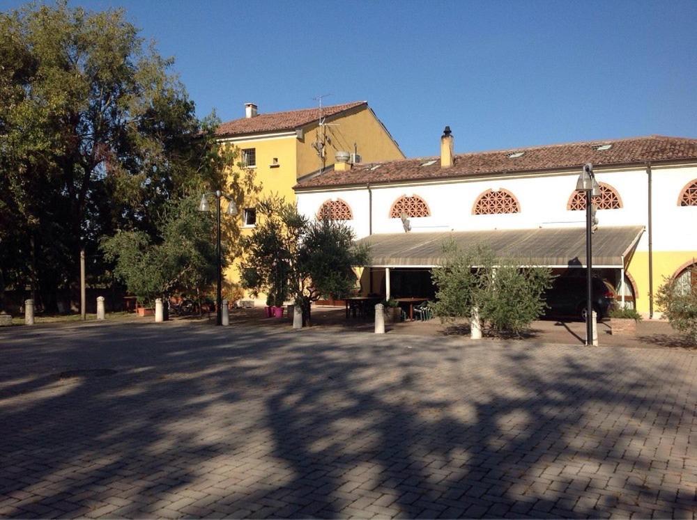 Agriturismo La Rasdora ポルト・マントヴァーノ エクステリア 写真