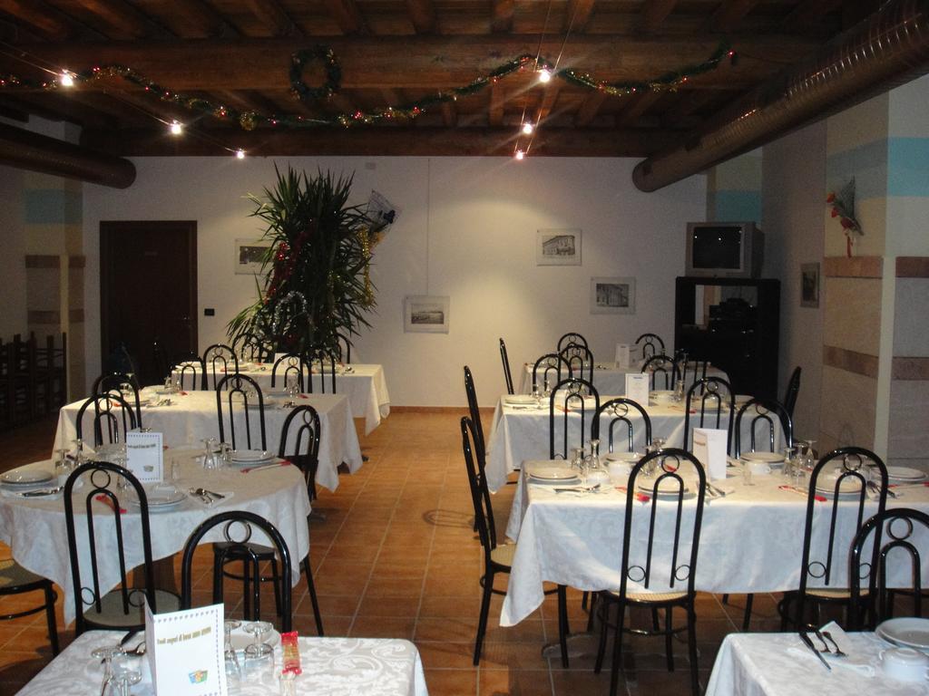Agriturismo La Rasdora ポルト・マントヴァーノ エクステリア 写真